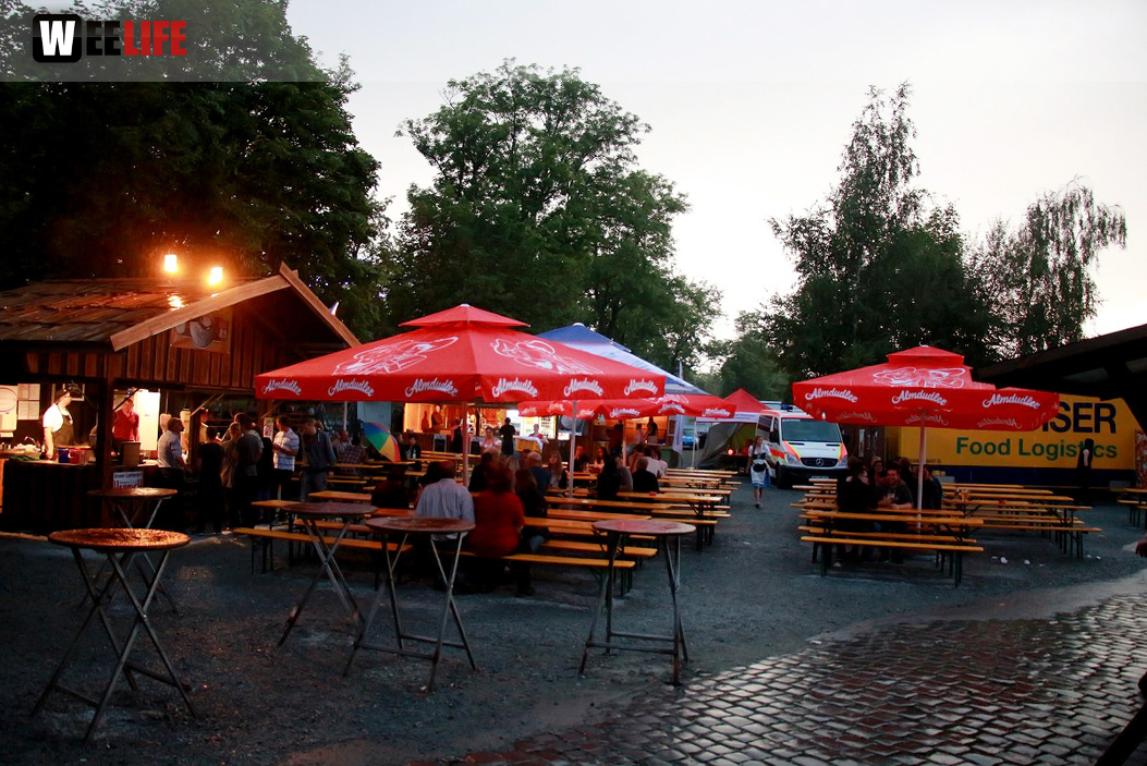 Hofer Volksfest 2016 Tag 3 Sonntag Abends Münchner Zwietracht Festplatz