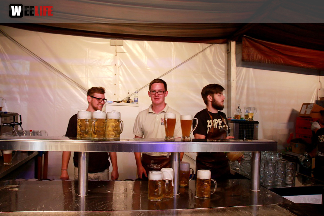 Hofer Volksfest 2016 Tag 3 Sonntag Abends Münchner Zwietracht Festplatz