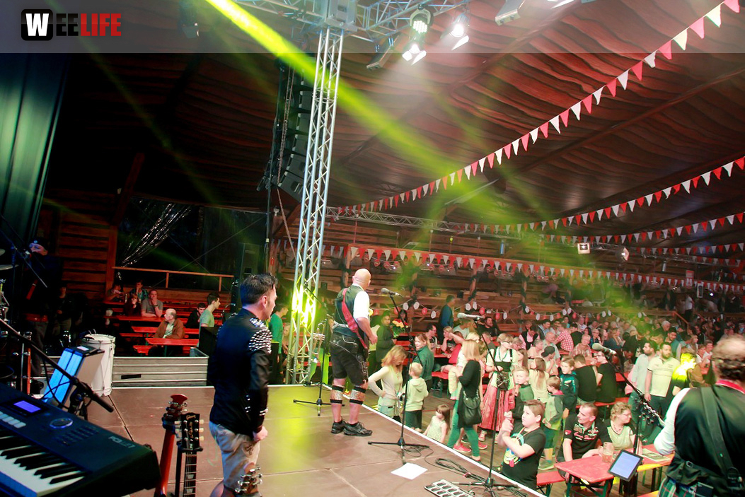 Hofer Volksfest 2016 Tag 3 Sonntag Abends Münchner Zwietracht Festplatz