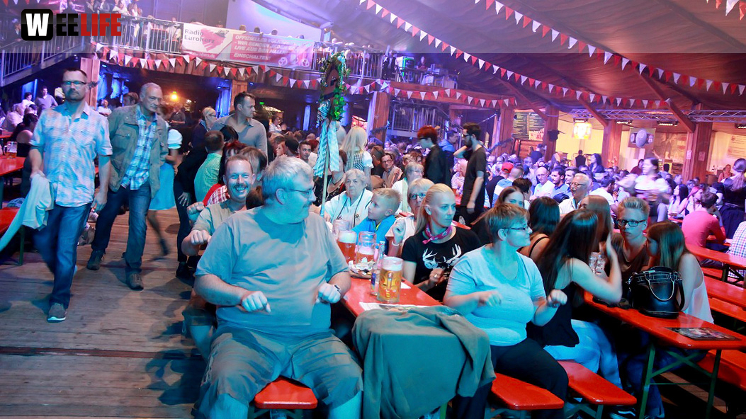 Hofer Volksfest 2016 Tag 3 Sonntag Abends Münchner Zwietracht Festplatz