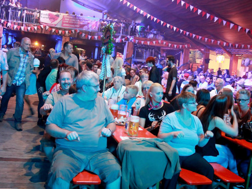 Hofer Volksfest 2016 Tag 3 Sonntag Abends Münchner Zwietracht Festplatz – Foto 59