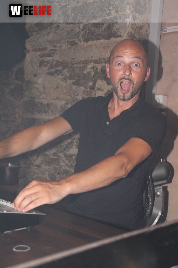 "MASHUP COMPOSITION – HOUSE meets BLACK"