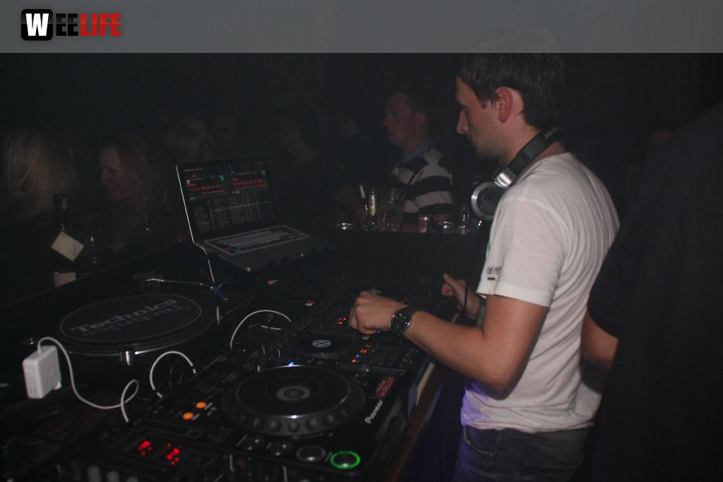 "MASHUP COMPOSITION – HOUSE meets BLACK"