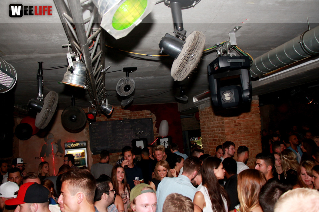 Black Base mit DJs Kingsize, MX