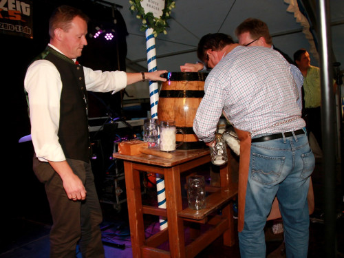 Festeröffnung mit Festanstich Stefan Müller 1. Gattendorfer Oktoberfestla – Foto 38