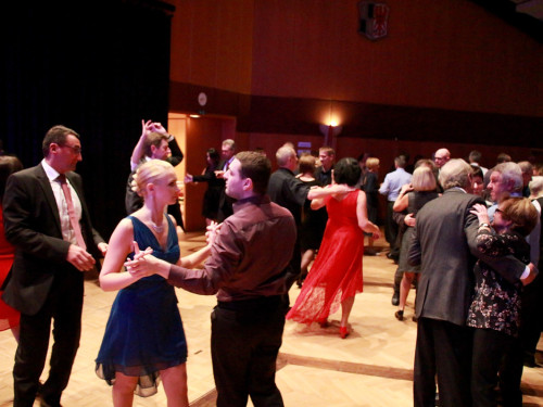 Schwarzweiß Ball mit Pina Colada – Foto 4