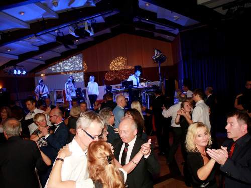 Schwarzweiß Ball mit Pina Colada – Foto 9