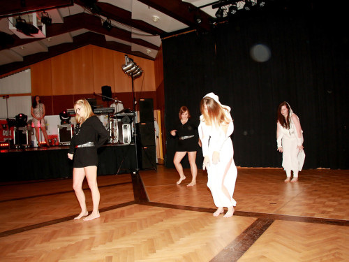 Schwarzweiß Ball mit Pina Colada – Foto 35