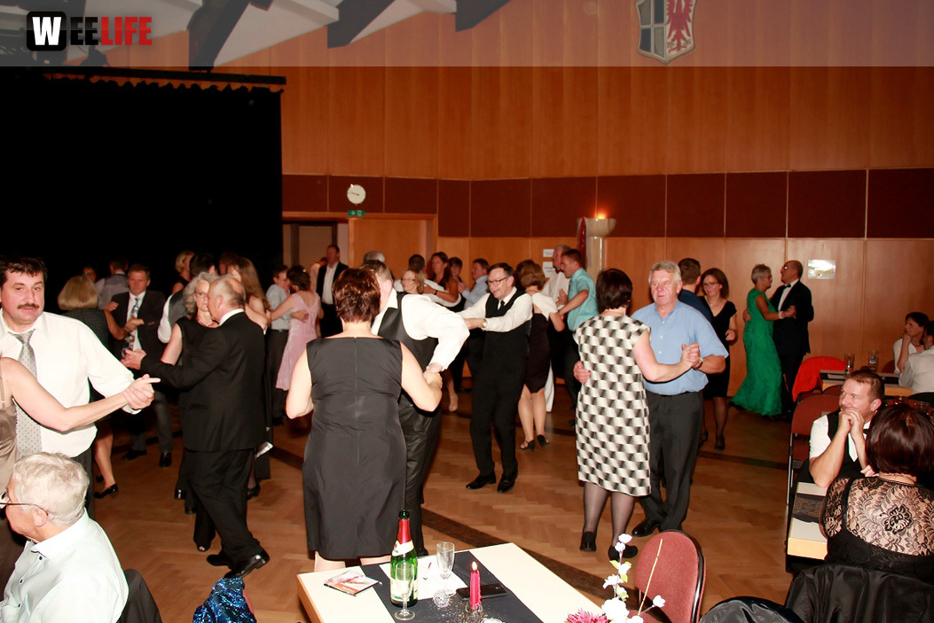 Schwarzweiß Ball mit Pina Colada