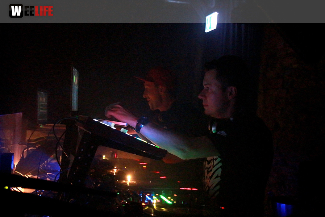 Black Base mit DJs Baxter, Sickboy