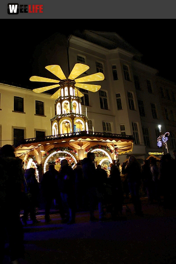 Weihnachtsmarkt mit Feuerkünstler Chariash