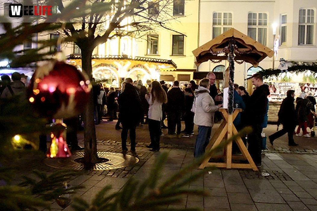 Weihnachtsmarkt mit Feuerkünstler Chariash