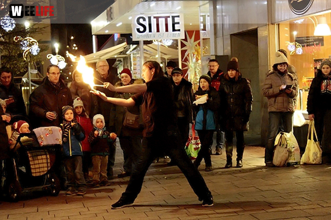 Weihnachtsmarkt mit Feuerkünstler Chariash