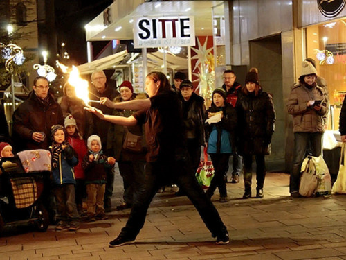 Weihnachtsmarkt mit Feuerkünstler Chariash – Foto 15