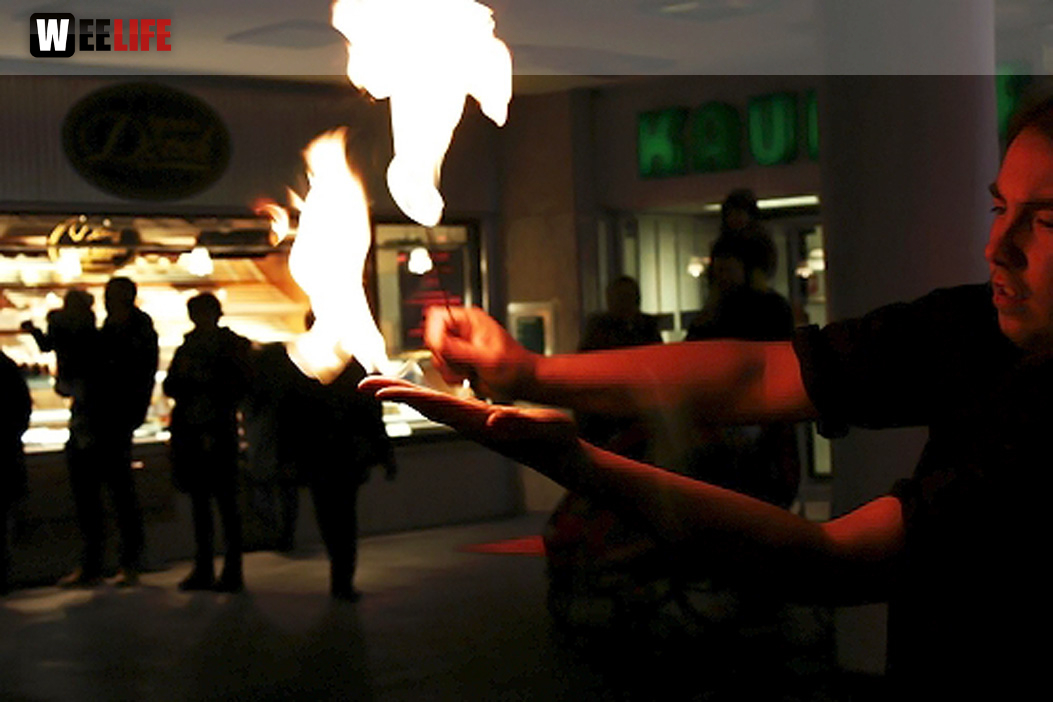 Weihnachtsmarkt mit Feuerkünstler Chariash