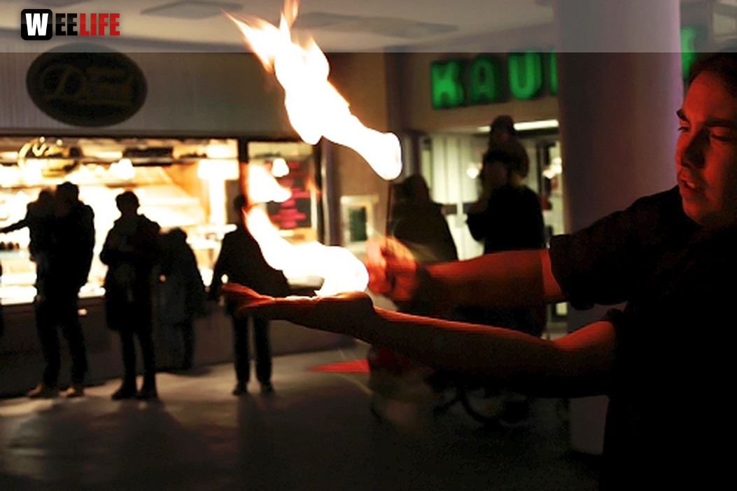 Weihnachtsmarkt mit Feuerkünstler Chariash