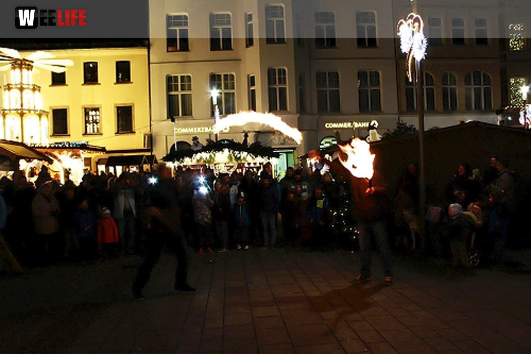 Weihnachtsmarkt mit Feuerkünstler Chariash