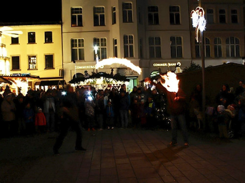 Weihnachtsmarkt mit Feuerkünstler Chariash – Foto 42