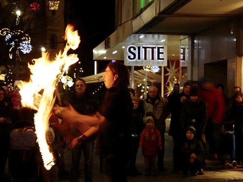 Weihnachtsmarkt mit Feuerkünstler Chariash – Foto 44