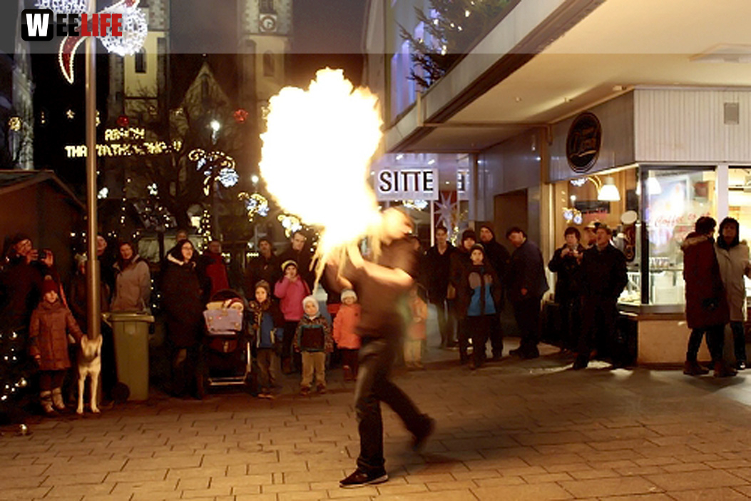 Weihnachtsmarkt mit Feuerkünstler Chariash