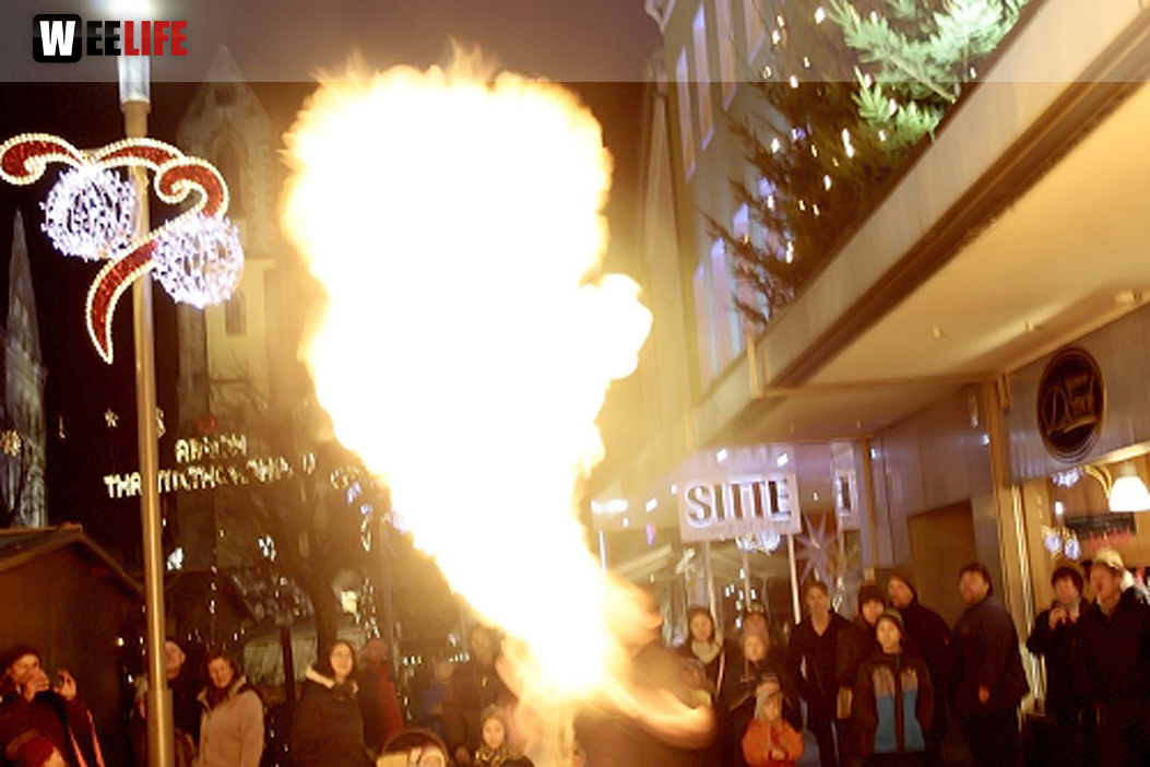 Weihnachtsmarkt mit Feuerkünstler Chariash