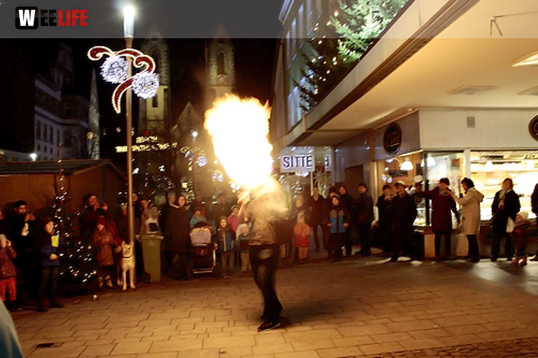 Weihnachtsmarkt mit Feuerkünstler Chariash