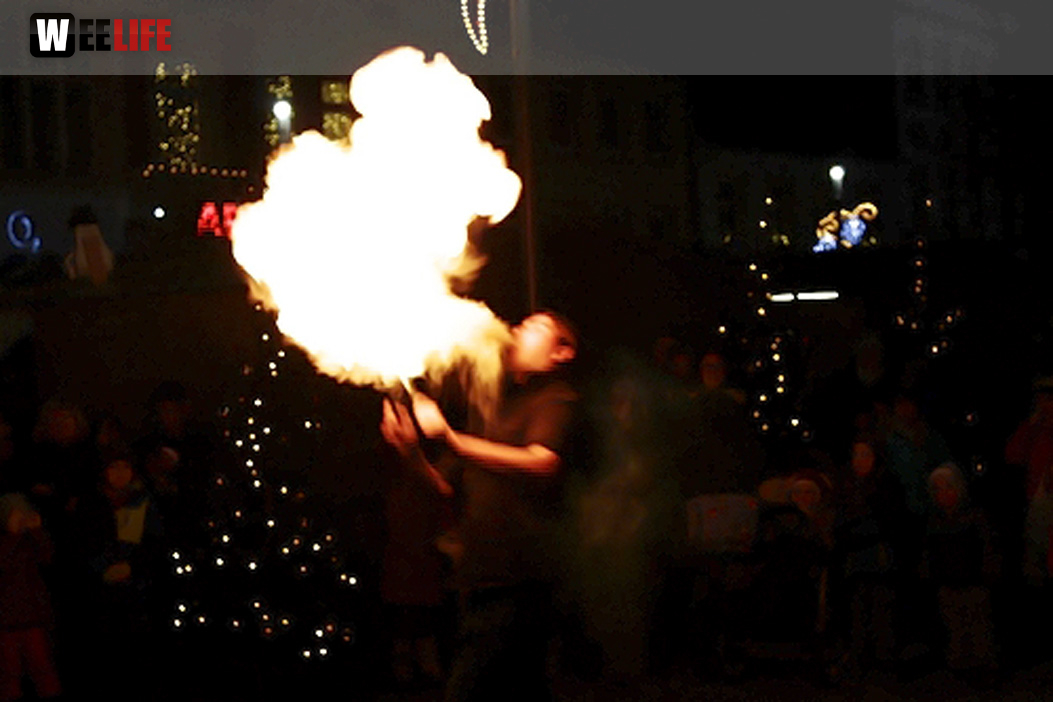Weihnachtsmarkt mit Feuerkünstler Chariash