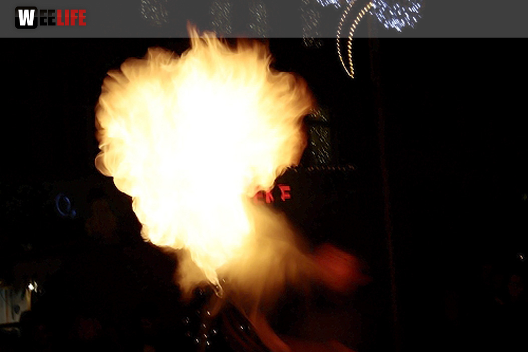 Weihnachtsmarkt mit Feuerkünstler Chariash