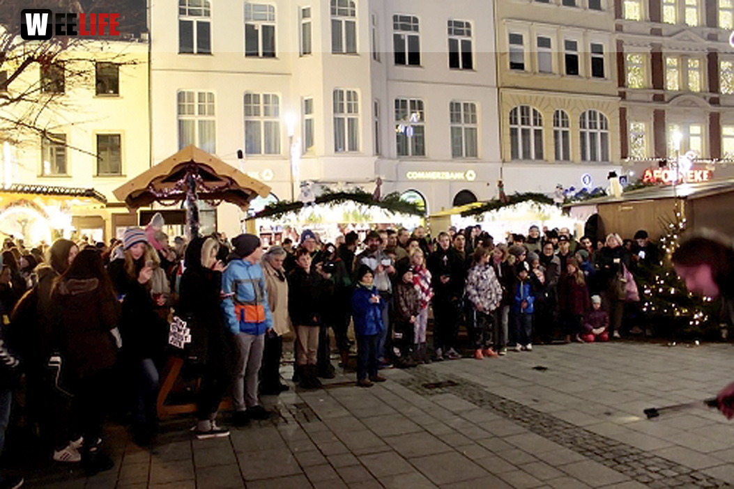 Weihnachtsmarkt mit Feuerkünstler Chariash