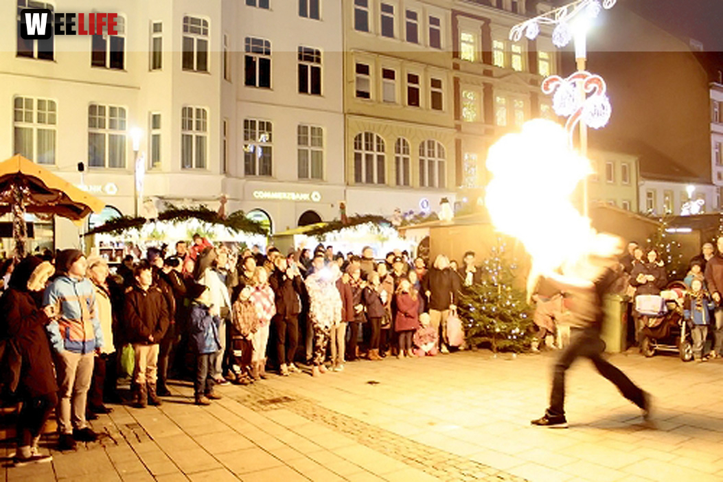 Weihnachtsmarkt mit Feuerkünstler Chariash