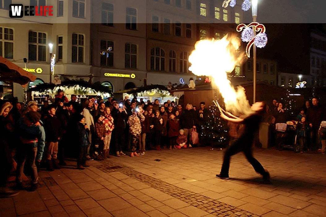 Weihnachtsmarkt mit Feuerkünstler Chariash