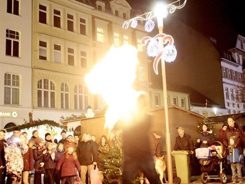 Weihnachtsmarkt mit Feuerkünstler Chariash – Foto 60