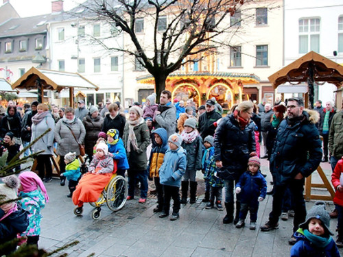 Hofer Weihnachtsmarkt  Rodscha aus Kambodscha 18.12.16 – Foto 5
