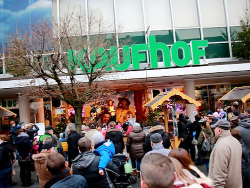 Hofer Weihnachtsmarkt  Rodscha aus Kambodscha 18.12.16 – Foto 10