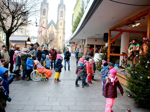 Hofer Weihnachtsmarkt  Rodscha aus Kambodscha 18.12.16 – Foto 14