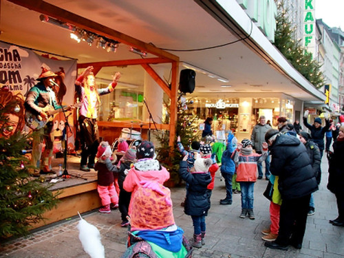 Hofer Weihnachtsmarkt  Rodscha aus Kambodscha 18.12.16 – Foto 29