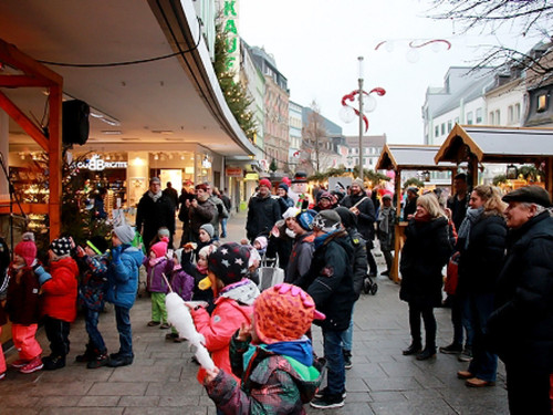 Hofer Weihnachtsmarkt  Rodscha aus Kambodscha 18.12.16 – Foto 42