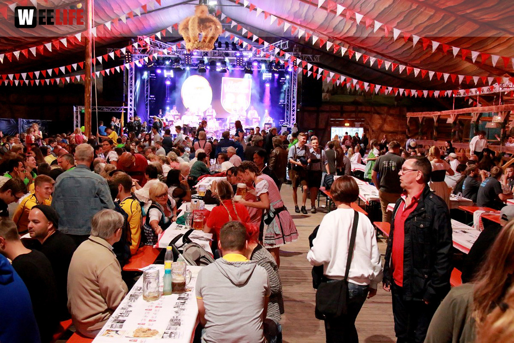 Auftakt mit der Original Töpener Blasmusik Hofer Volksfest 2017