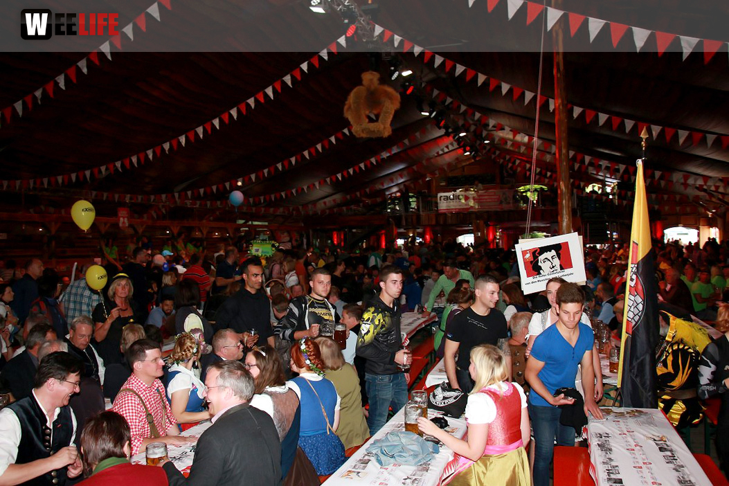 Auftakt mit der Original Töpener Blasmusik Hofer Volksfest 2017