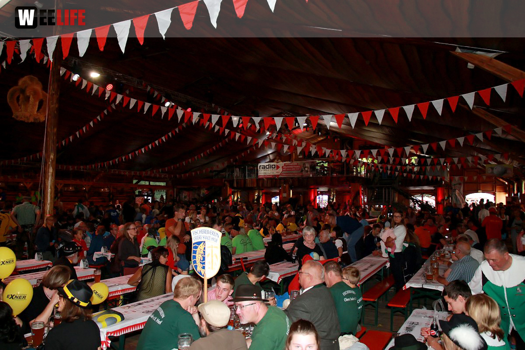 Auftakt mit der Original Töpener Blasmusik Hofer Volksfest 2017