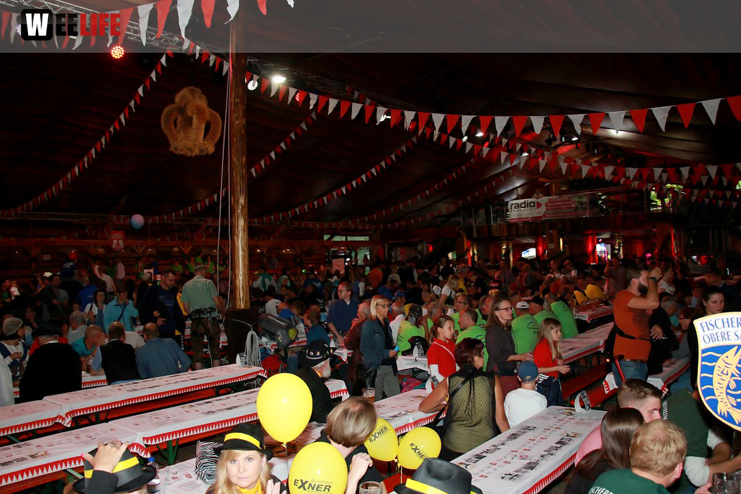Auftakt mit der Original Töpener Blasmusik Hofer Volksfest 2017
