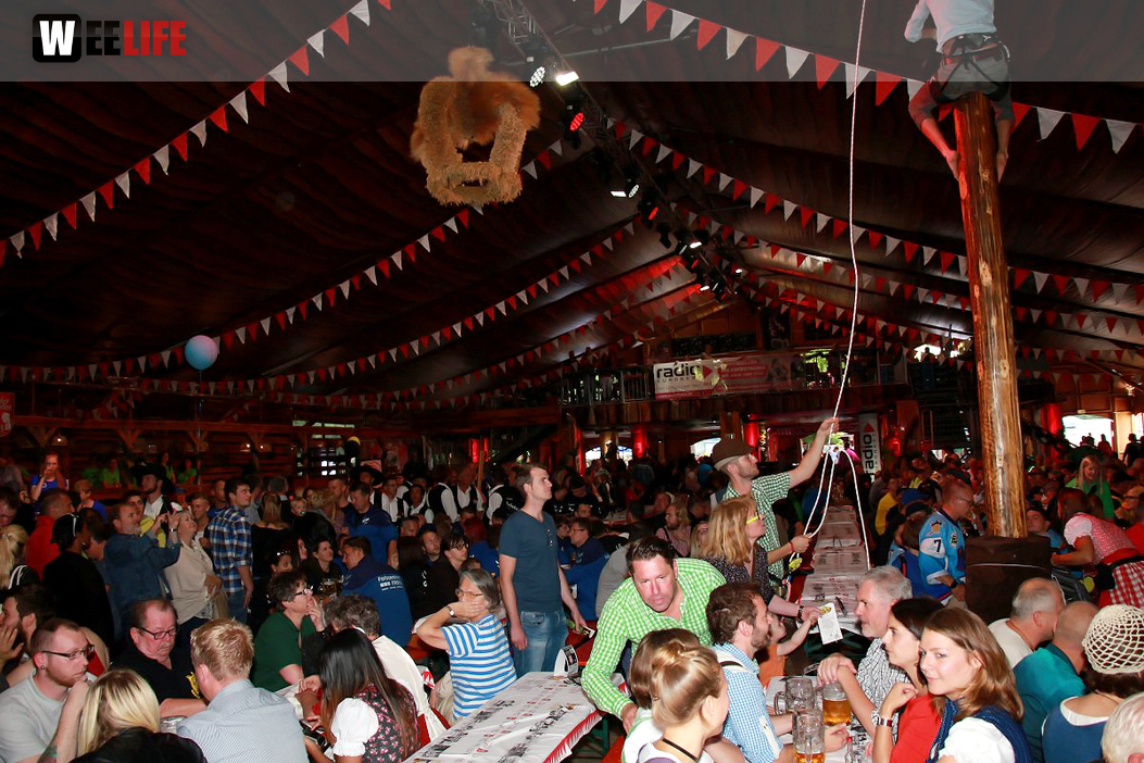 Auftakt mit der Original Töpener Blasmusik Hofer Volksfest 2017