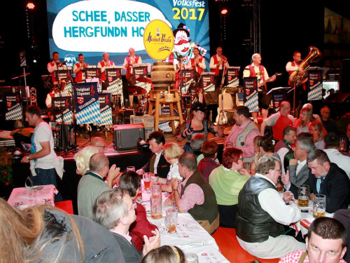 Auftakt mit der Original Töpener Blasmusik Hofer Volksfest 2017 – Foto 15