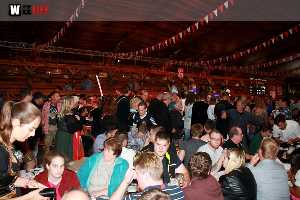 Auftakt mit der Original Töpener Blasmusik Hofer Volksfest 2017