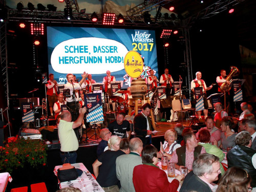 Auftakt mit der Original Töpener Blasmusik Hofer Volksfest 2017 – Foto 18