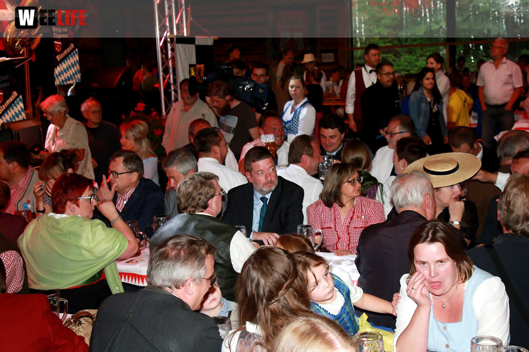 Auftakt mit der Original Töpener Blasmusik Hofer Volksfest 2017