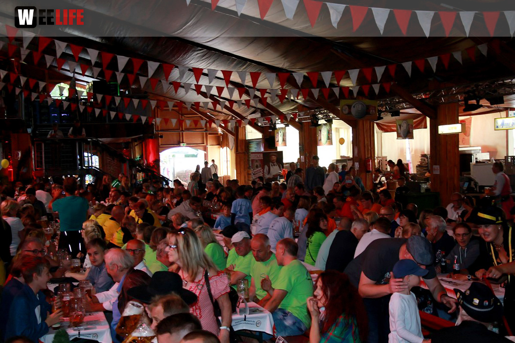 Auftakt mit der Original Töpener Blasmusik Hofer Volksfest 2017