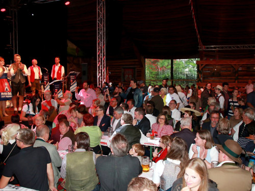 Auftakt mit der Original Töpener Blasmusik Hofer Volksfest 2017 – Foto 25