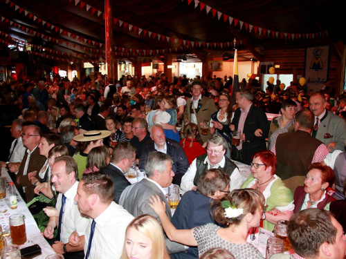 Auftakt mit der Original Töpener Blasmusik Hofer Volksfest 2017 – Foto 28