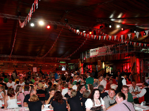 Auftakt mit der Original Töpener Blasmusik Hofer Volksfest 2017 – Foto 32